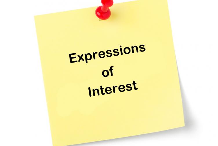 Post it note with the test 'expressions of interst'